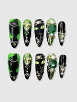 Witch's Familiar press on nails - Image 1