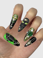 Witch's Familiar press on nails - Image 3