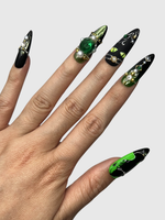 Witch's Familiar press on nails - Image 2